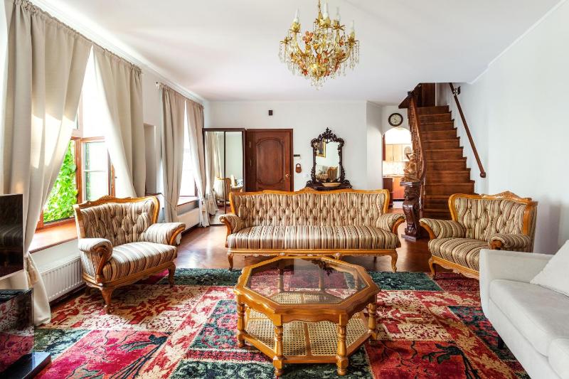 Classic Old Town Apartment next to the Gates of Dawn — отель с удобным расположением в Вильнюсе