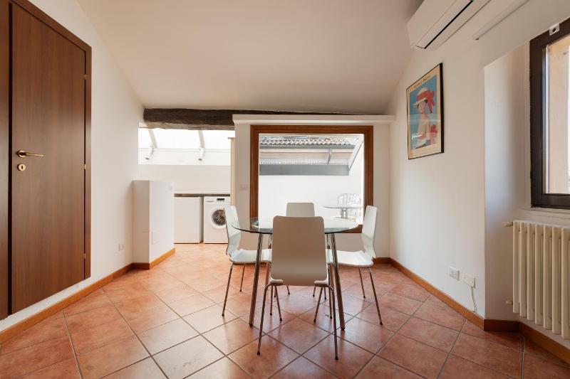 Corso Como Balcony Apartment — забронировать отель в Милане
