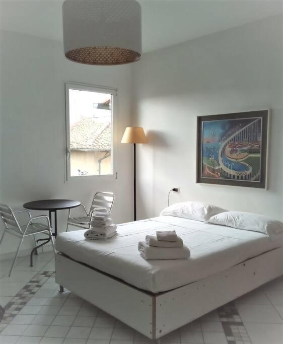 Bright Apartment Near Piazza dei Ciompi — комфортный отель в Флоренции