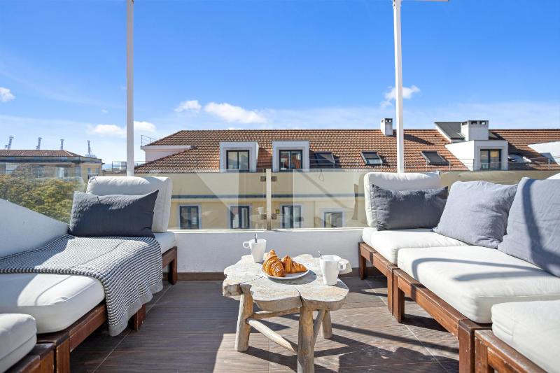Alcantara Sunny Terrace Apt — отель с удобствами в Лиссабоне