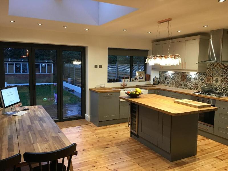 Three Bedroom Family home with garden in Walthamstow — отель в Лондоне, Соединенное Королевство