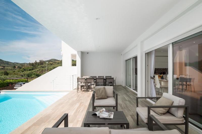 Villa Square a Budoni - Lussuosa Villa con Piscina