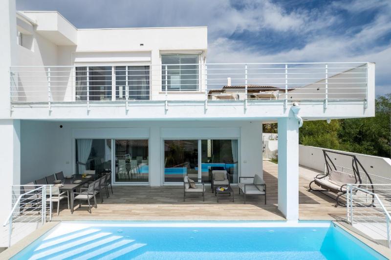 Villa Square a Budoni - Lussuosa Villa con Piscina