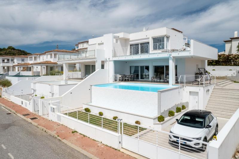 Villa Square a Budoni - Lussuosa Villa con Piscina
