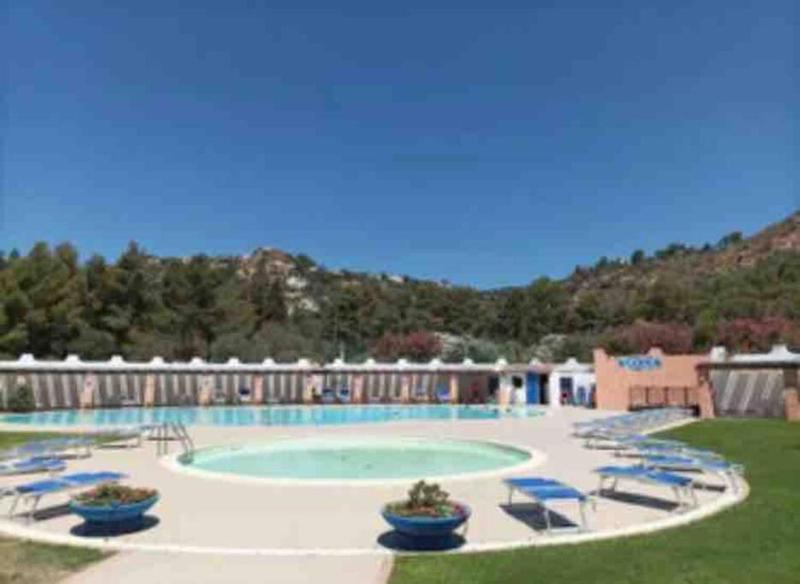 Casa l'orizzonte azzurro a Pula - Villa con piscina