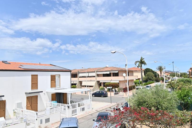 IzzHome Maris a Pula - Elegante Casa Vacanze Vista Montagna