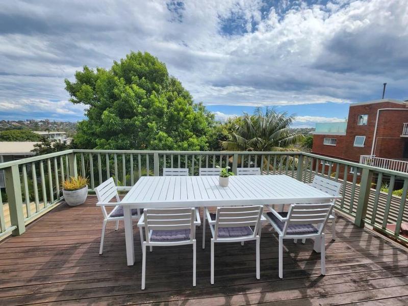 Spacious 2 bedroom apartment in Queenscliff with large entertaining deck — отель с удобствами в Сиднее