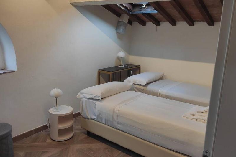 Large 2BR Apartment Near Piazza San Marco — отель с удобствами в Флоренции