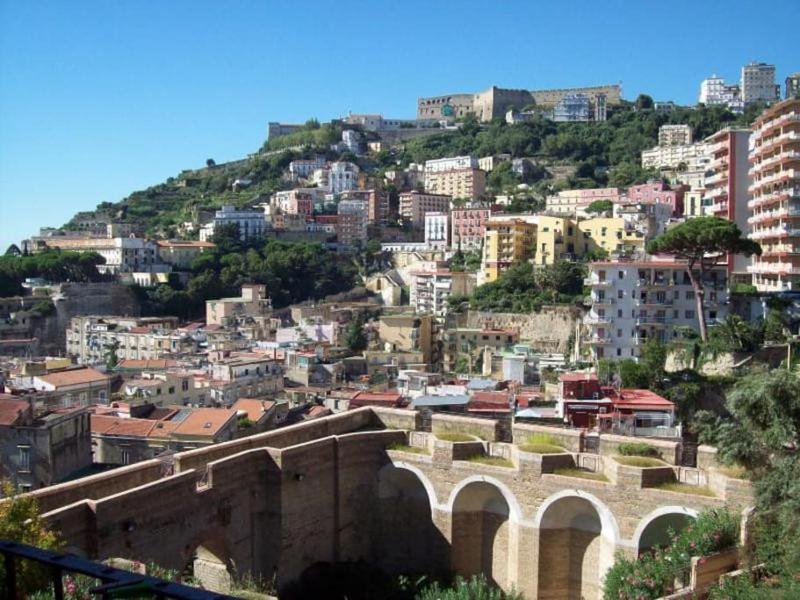 NapoliSweetNapoli Panoramico in centro storico — забронировать отель в Неаполе