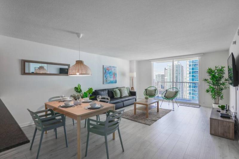 Exclusive Condo With Free Parking and Pool at Brickell — забронировать отель в Майами
