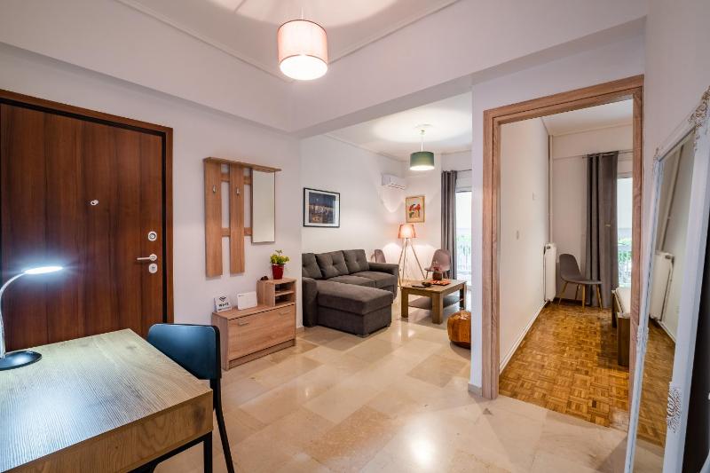 SOKOS Residence, 1' walk from Aghios Ioannis Metro — забронировать отель в Афины