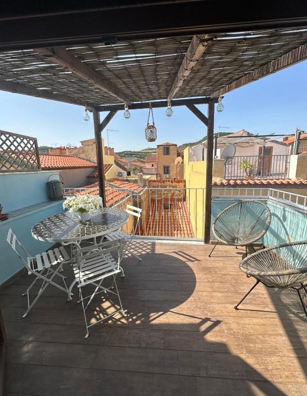 DOMMO ASULETTA a Bosa - Lussuosa Casa con Terrazza