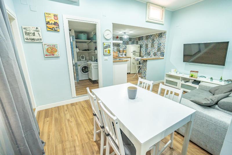 Casa Vacanze Decumano 17 — отель с удобным расположением в Неаполе