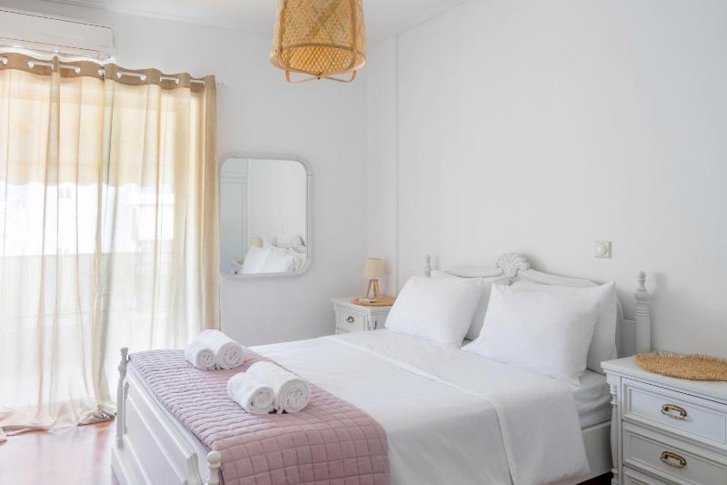 Charming 2 BR Apt with Acropolis View in Athens — отель в Афины, Греция