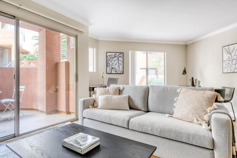 Woodland Hills 1BR w Gym WD Pool nr 101 LAX-683 — отель в Лос-Анджелесе, Соединенные Штаты Америки