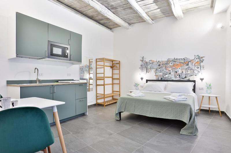 Casa Pelu - Lovely & Cozy Apartment — отель с удобным расположением в Неаполе