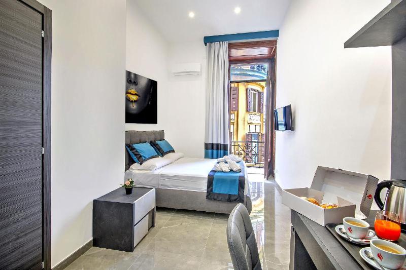 Irooms Garibaldi — комфортный отель в Неаполе