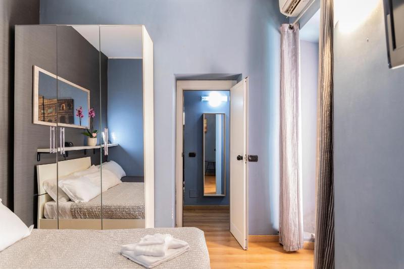 Dulcis In Colosseo Apartments — отель с удобным расположением в Риме