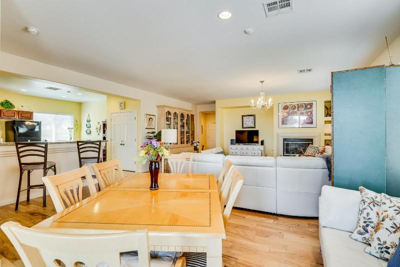 Dog-Friendly Las Vegas Rental Home with Private Yard — отель с удобствами в Лас Вегасе
