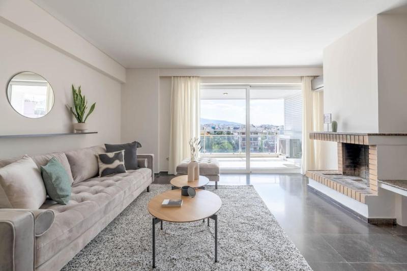 Цены на Serene 2BR Apartment in Alimos with Sea view by UPSTREET в Афины