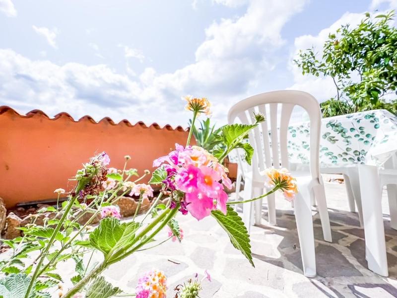 Atene 12 a Olbia - Appartamento con terrazza e giardino