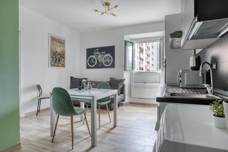 JOIVY Lively flat near city centre — отель с удобствами в Милане