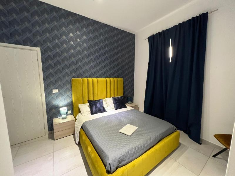 SKY HOUSE LUXURY — отель с удобным расположением в Неаполе