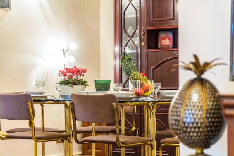 Large 3 Bed Apartment in London Kensington Gardens — отель в Лондоне, Соединенное Королевство