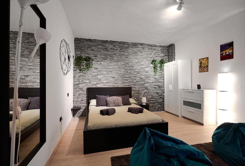 Xenia Apartments - Nuovo appartamento in zona tranquilla — отель с удобным расположением в Милане