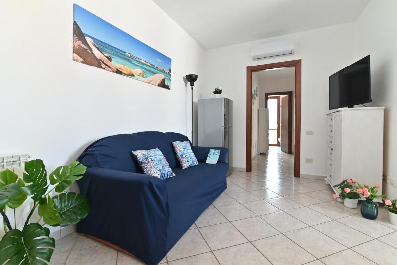 IzzHome Maris a Pula - Elegante Casa Vacanze Vista Montagna