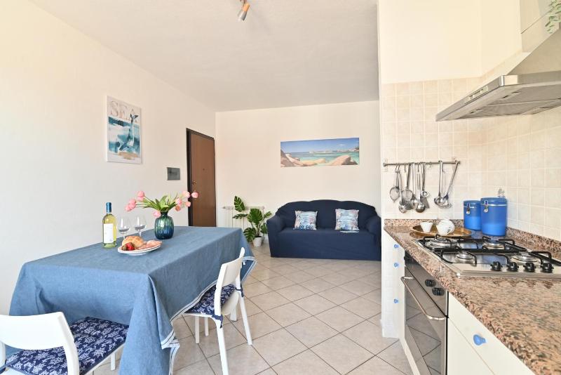 IzzHome Maris a Pula - Elegante Casa Vacanze Vista Montagna