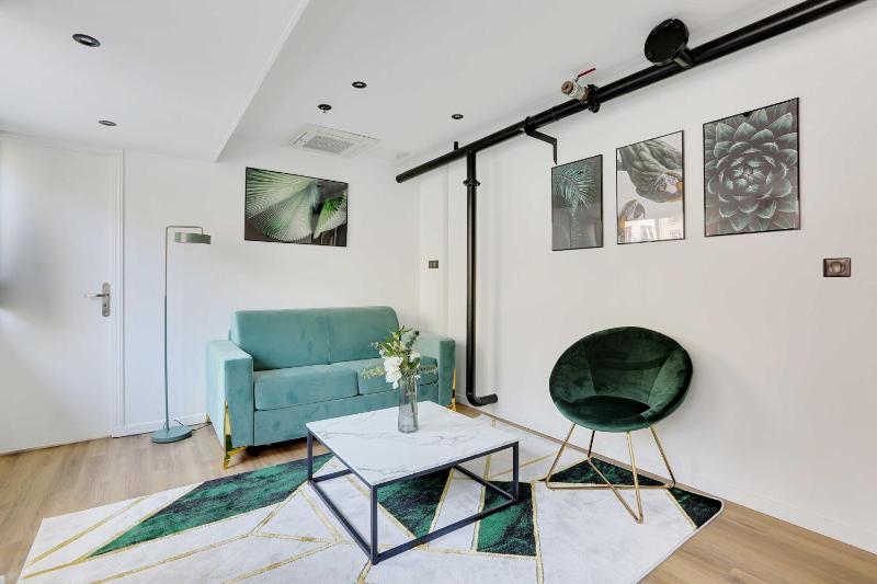 Amazing apartment near Beaubourg - Le Marais — отзывы гостей и цены