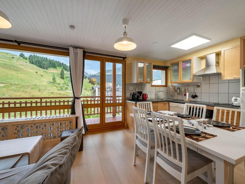 Appartement moderne renove avec acces direct aux pistes et balcon a Courchevel - FR-1-563-84 — отель с удобствами в Куршевеле