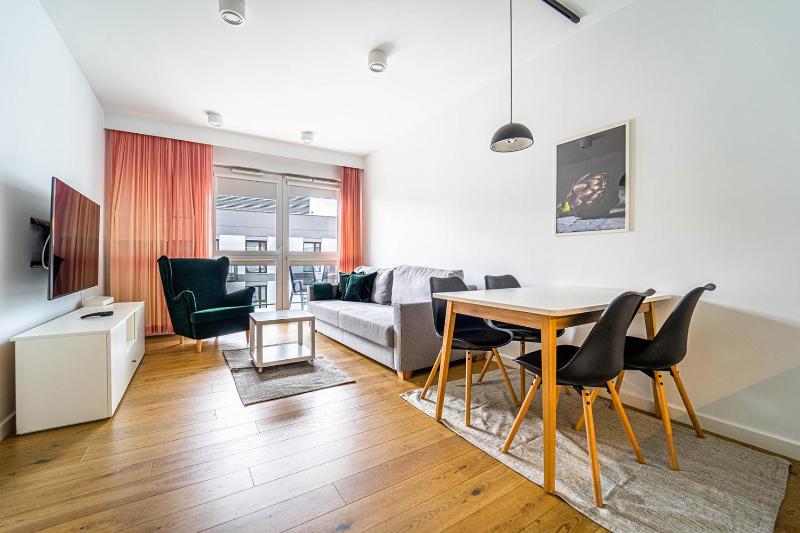 Grochowska Free Parking Apartment — отель с удобствами в Варшаве