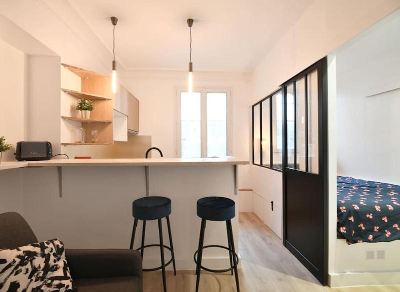 Cozy flat nearby Arc de triomphe, Champs Elysees & Palais des congres — отель с удобствами в Париже