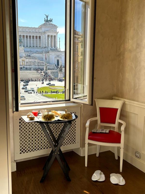 Цены на Piazza Venezia Luxury Suite в Риме