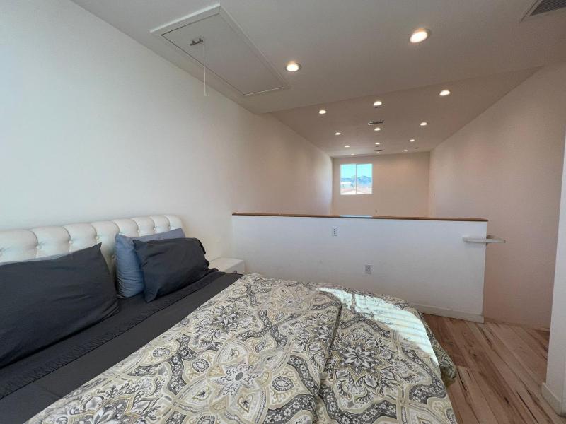 Hollywood Loft Modern Style 1 Bedroom — отель с удобствами в Лос-Анджелесе