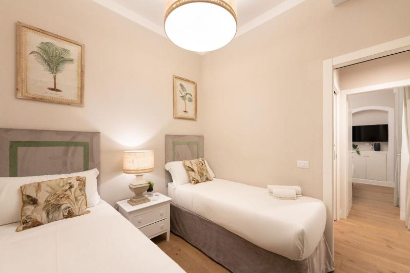 Apartments Florence- Guelfa delight with Courtyard — комфортный отель в Флоренции