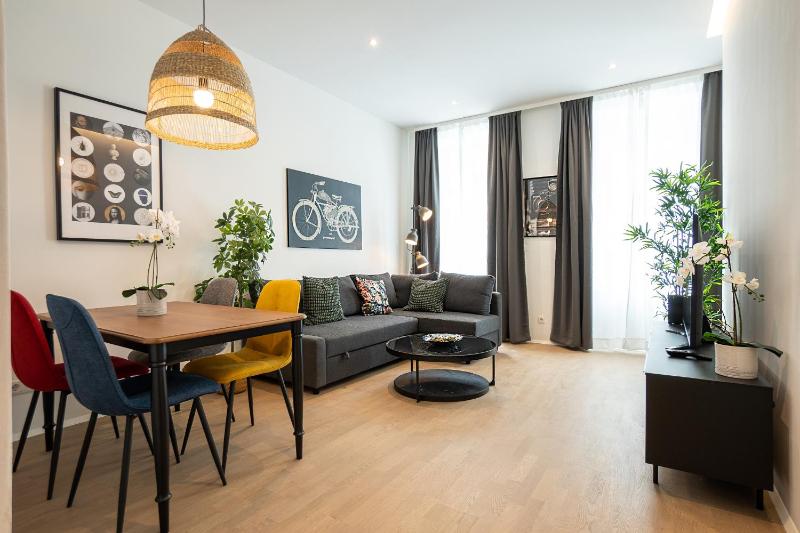 Posh studio with a king-size bed and modern design — отзывы гостей и цены