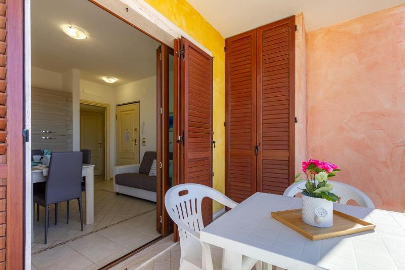 Appartamento MariBentu 3 a Santa Teresa: Oasi con Cucina