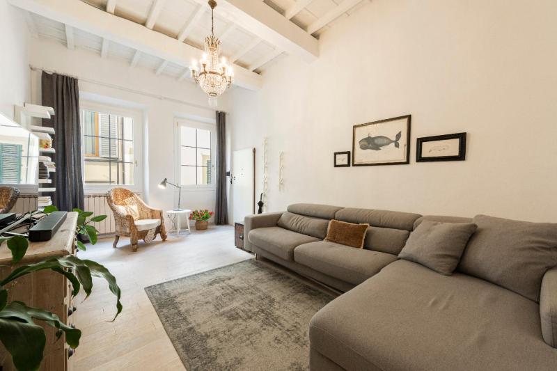 Apartments Florence- Chandelier apartment — отель в Флоренции, Италия