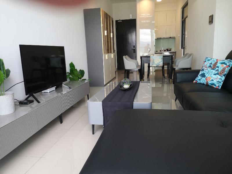 Kids Pool & Slides 3 bedroom next to Velocity Mall & MRT — отель с удобствами в Куала-Лумпуре