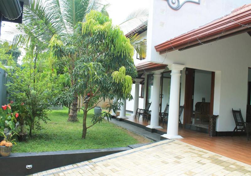 95 Cinnamon Lodge — отель с удобствами в Хиккадува