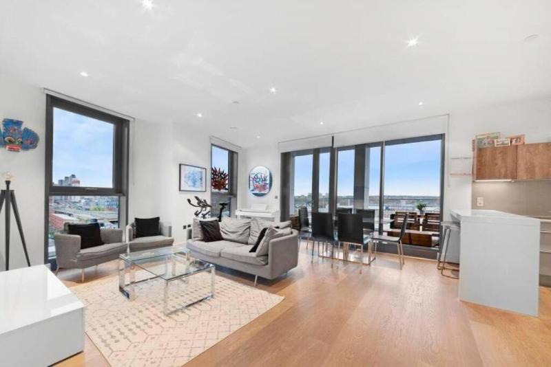 3 Bedroom penthouse with private terrace, Battersea, Nine Elms — забронировать отель в Лондоне