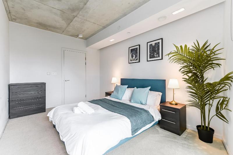 Цены на Khayat Homes - The Curve - One Bed в Лондоне