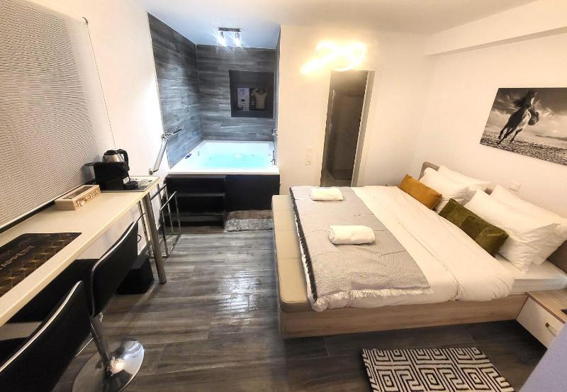 Цены на Romantic Suite&GRANT Jacuzzi в Афины