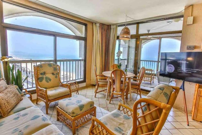 Orchid Hotel Beachfront 2BR Apartment — комфортный отель в Тель-Авиве