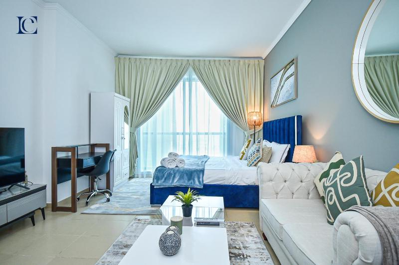Lake View Brand New Studio in X1 Tower JLT — комфортный отель в Дубае