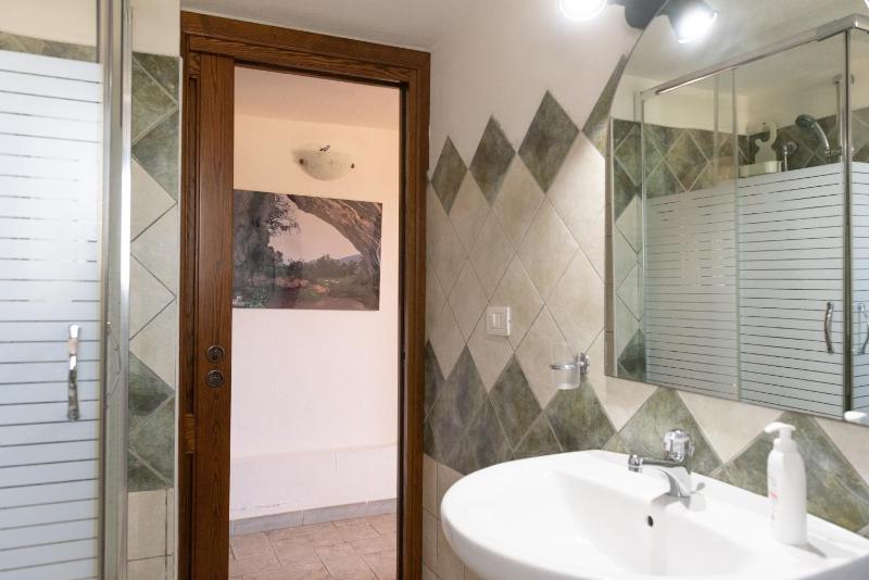 Casa Barone a Orosei - Affascinante Alloggio con Giardino