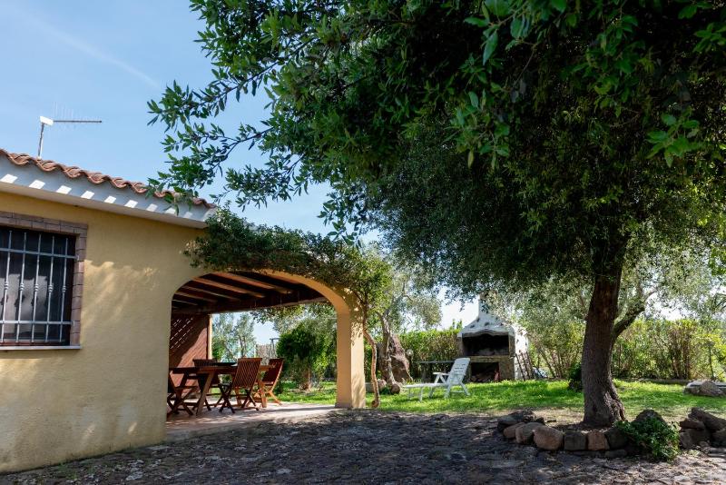 Casa Barone a Orosei - Affascinante Alloggio con Giardino
